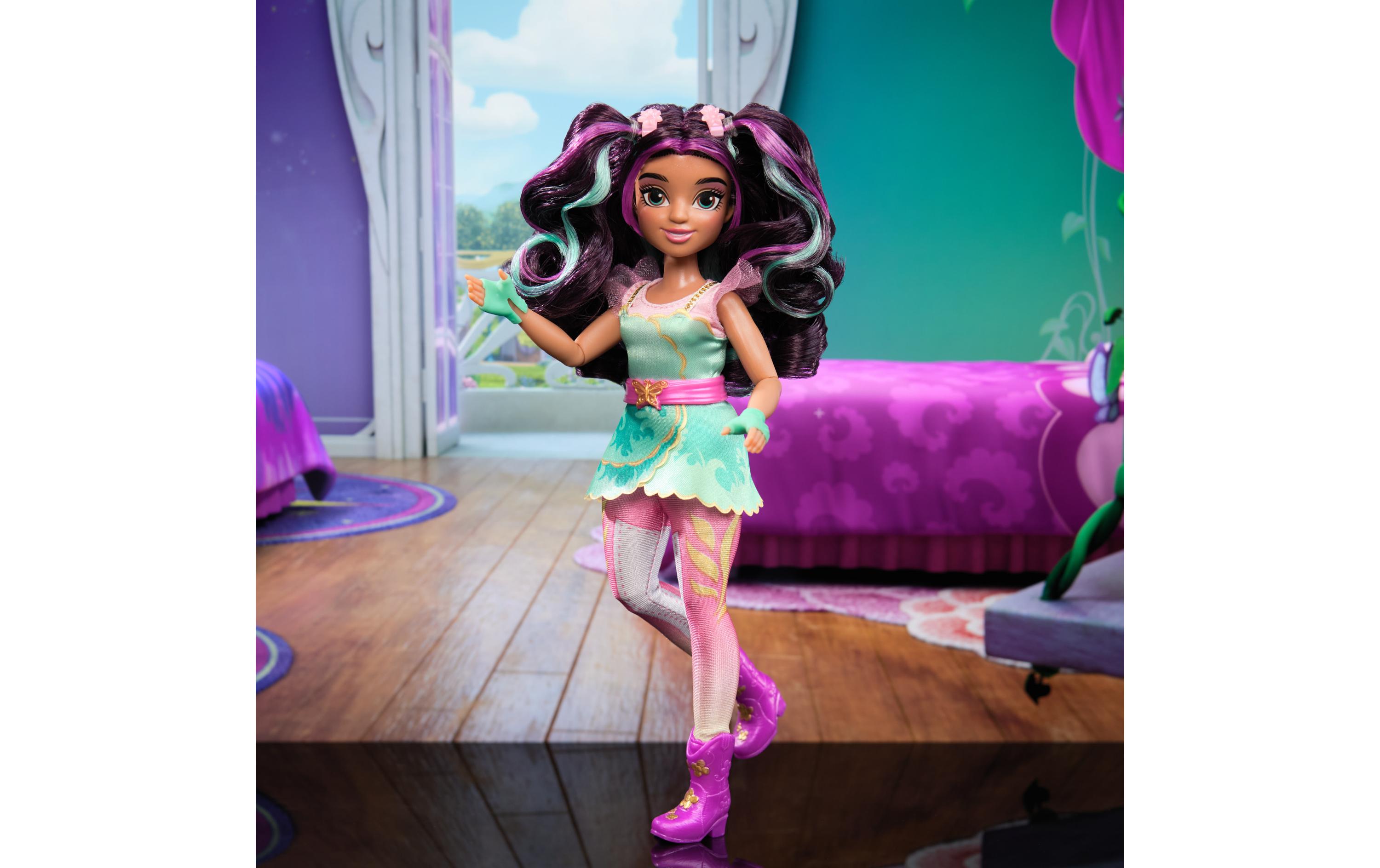 Spinmaster Unicorn Academy Fashion Doll Ava