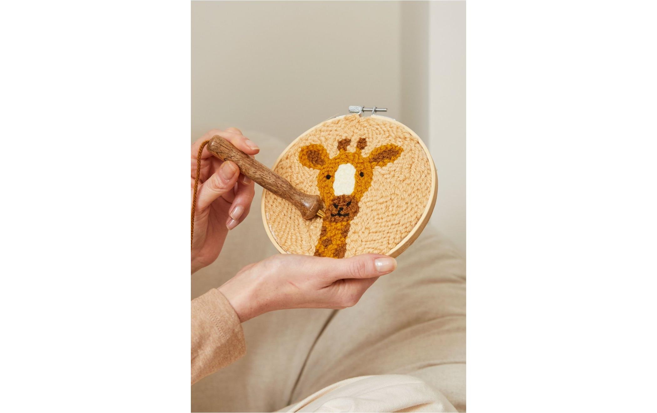 DMC Stickset Gift of Stich Giraffe Georg, Ø 15.7 cm