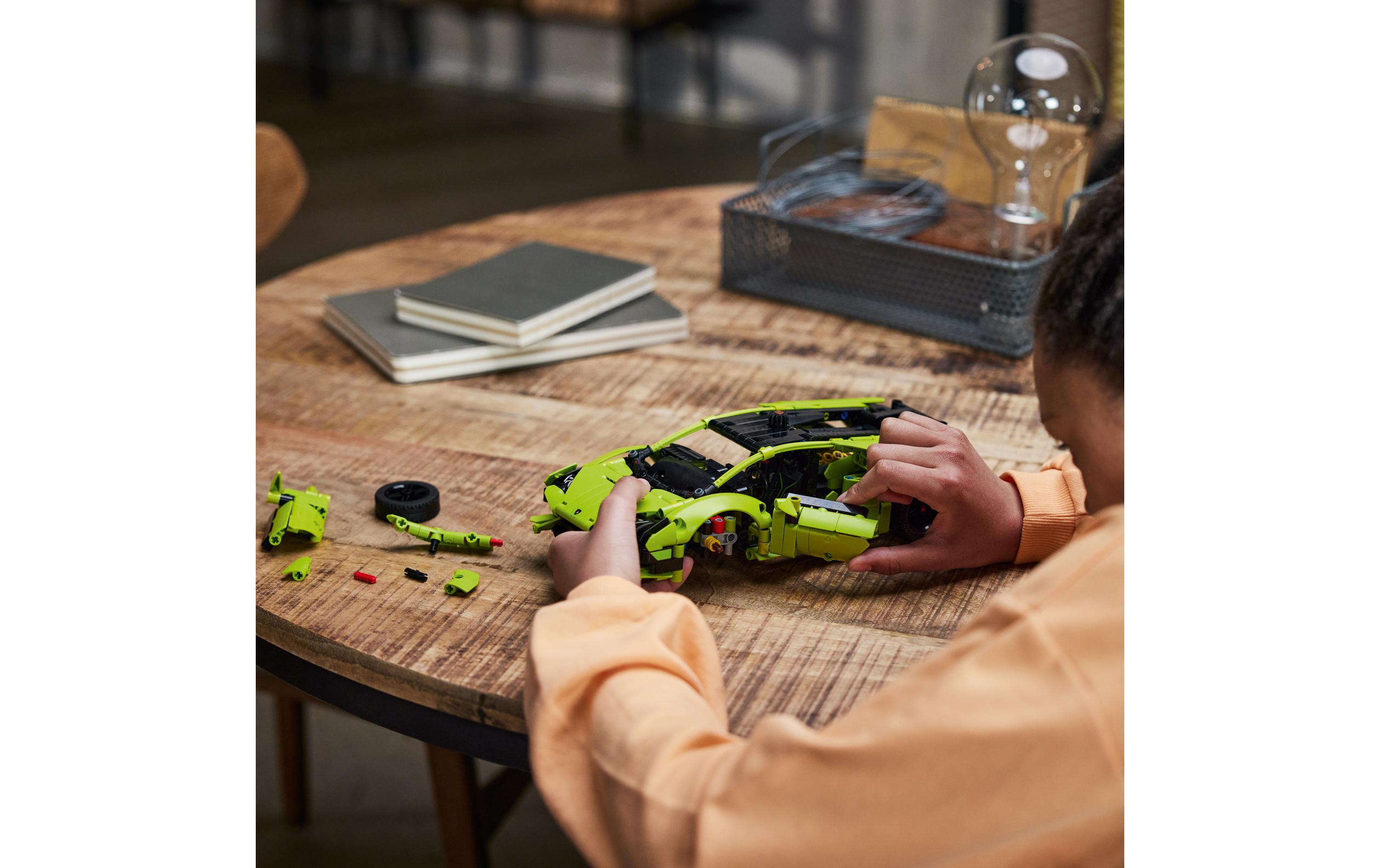 LEGO® Technic Lamborghini Huracán Tecnica 42161