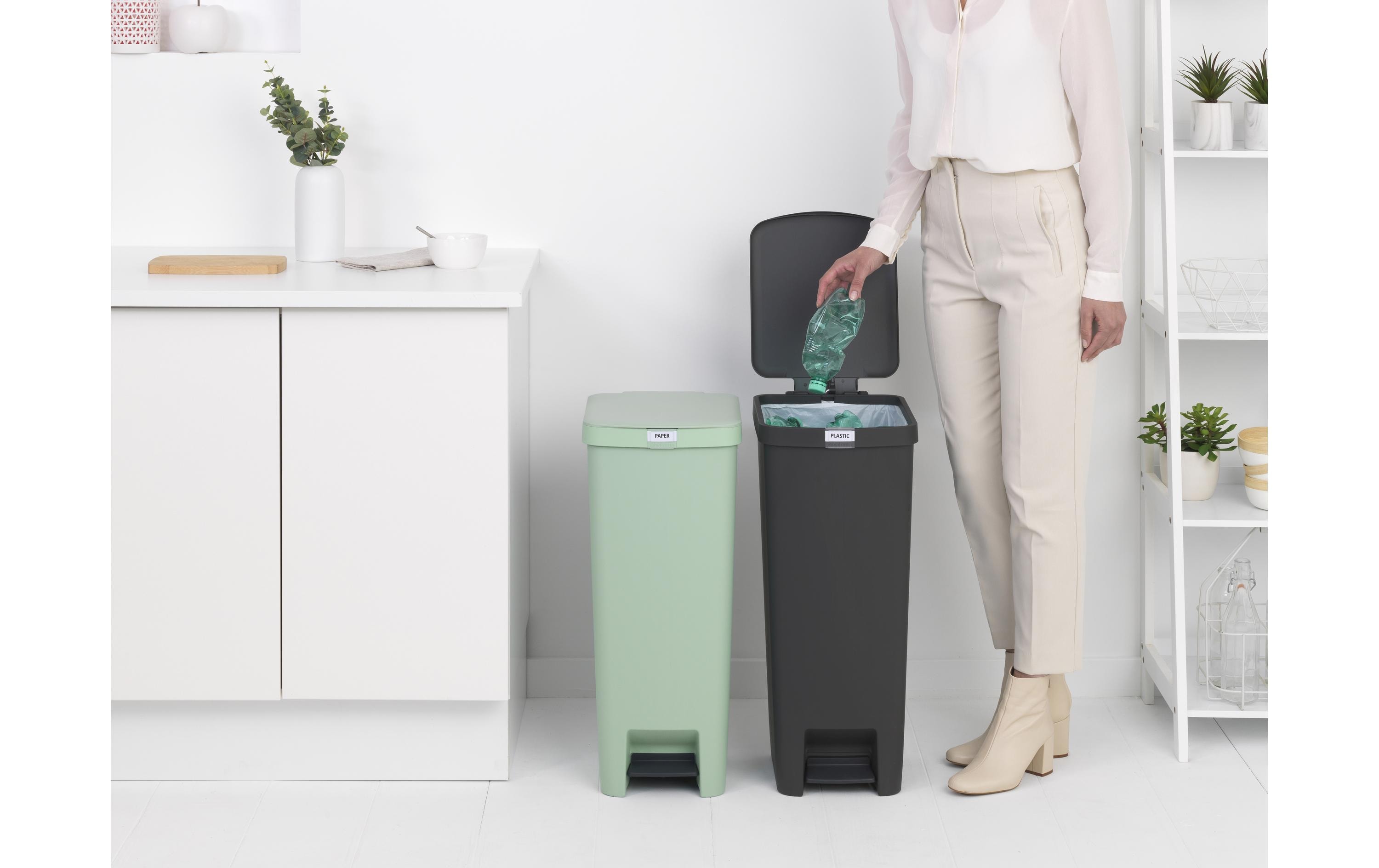 Brabantia Abfalleimer StepUp 40 l, Dunkelgrau