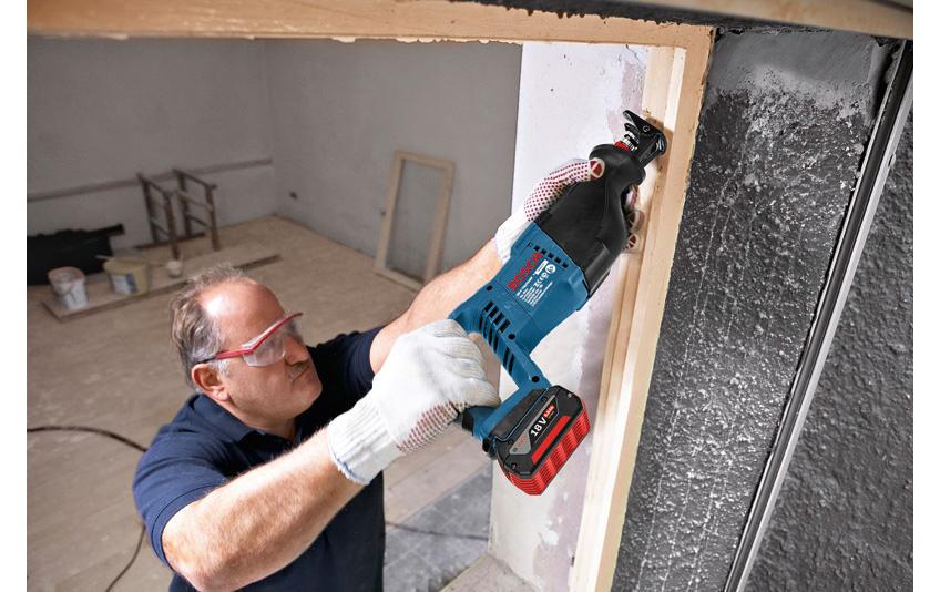 Bosch Professional Akku-Säbelsäge GSA 18V-LI Solo, L-Boxx